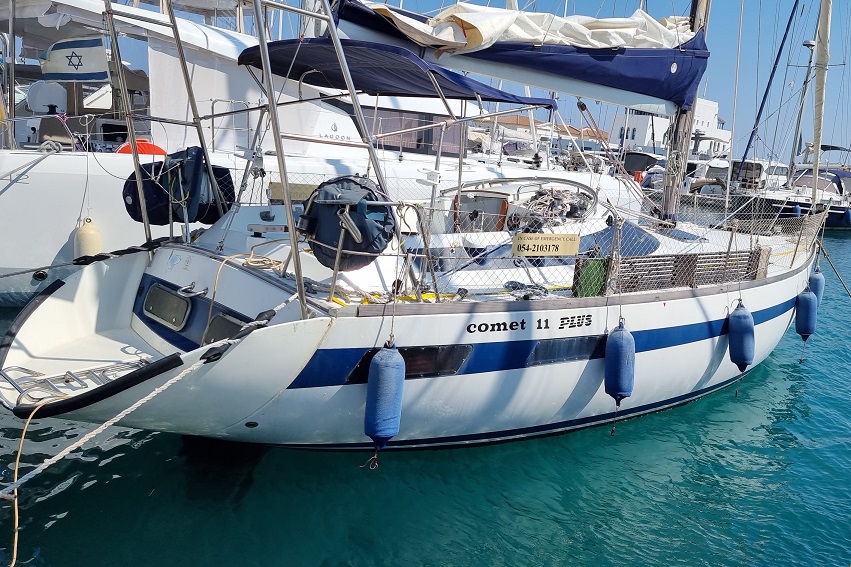 Яхта пришвартована