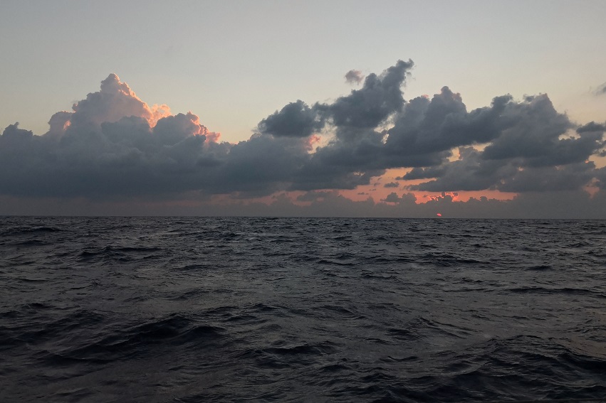 если солнце село в тучу...